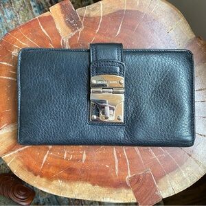 Michael Kors • Vintage • Jenna Carryall Wallet • Black • Genuine Leather
